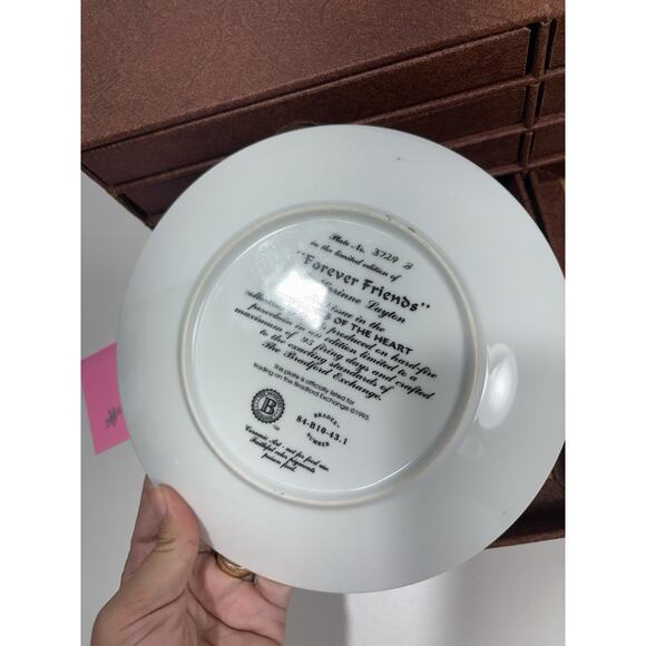 Bradex Seasons Cabinet Plates Cats Friends Etc Porcelain 7.75” Lot Of 7 & Case - Picture 4 of 13